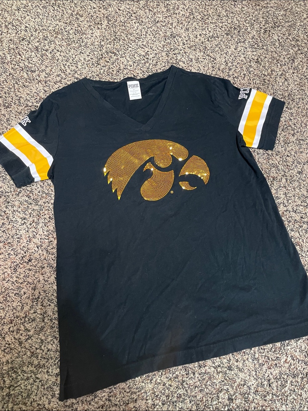 PINK Iowa Hawkeye V Neck Logo Tee Size L EUC